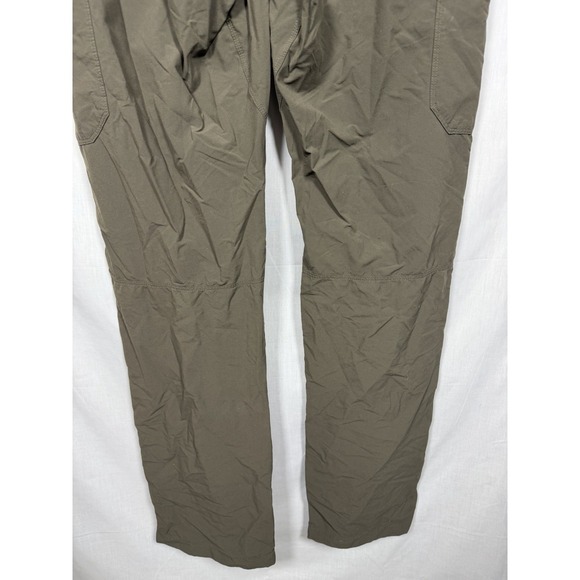 LL Bean Cargo Pants Men's 30x34 Khaki Nylon Spandex Outdoor Travel Lightweight - Picture 8 of 13
